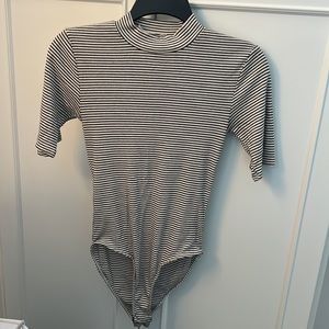 Stripe short sleeve bodysuit